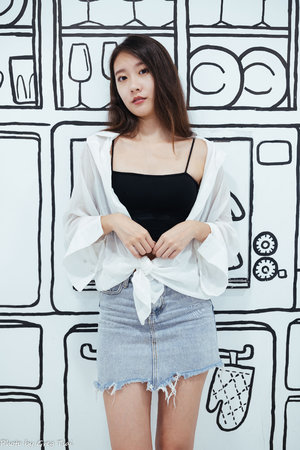 美女伸开两腿让我爽