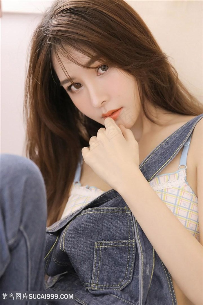 女人白嫩嫩的乳