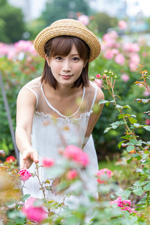 女性洗完澡内衣突然掉光了