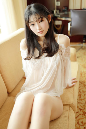 美女扒开下面让男生桶白浆