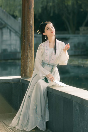 如如视频农村农场主的三个女儿